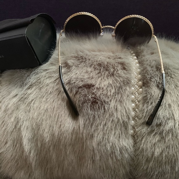 Women’s Sunglasses - Picture 2 of 6